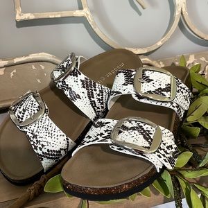 Madden Girl Sandals Snake Skin Look Slides Womens 6 New in Box White Brown